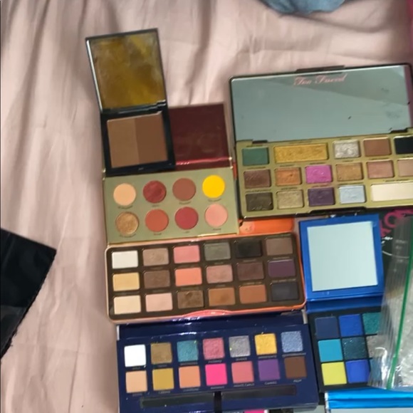 Barely used/makeup bundle - Picture 1 of 1